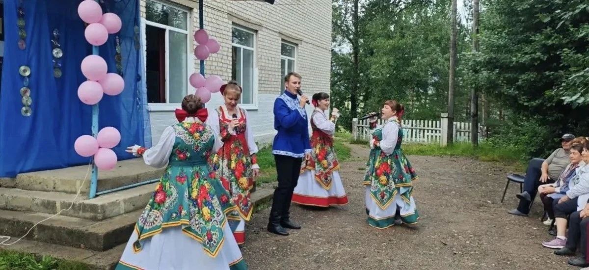 Африканский музыкальный инструмент, видеокассеты и трактор-шоу. Рассказываем, как проводили второй месяц лета в округах Забайкалья Африканский музыкальный инструмент, видеокассеты и трактор-шоу. Рассказываем, как проводили второй месяц лета в округах Забайкалья
