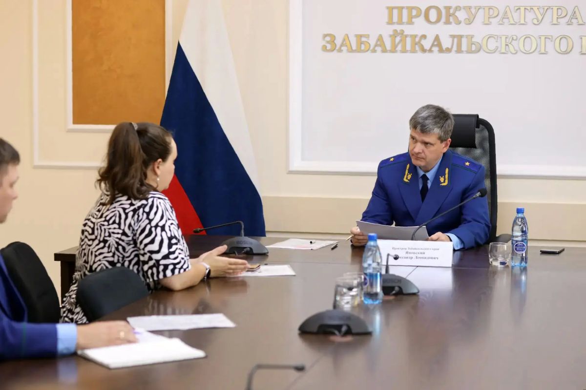 Прокурор Забайкальского края Александр Яновский провел личный прием жителей региона Прокурор Забайкальского края Александр Яновский провел личный прием жителей региона