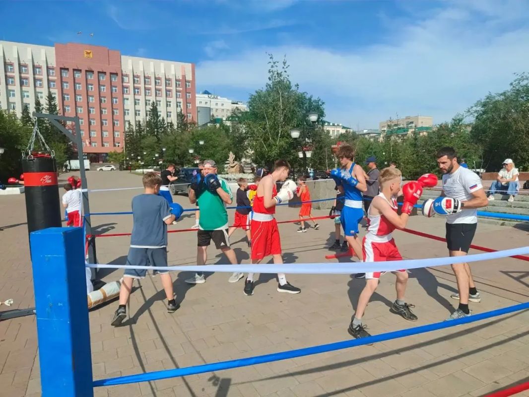 Алексей Саклаков: Спорт и физкультура объединяют тысячи людей с активной жизненной позицией Алексей Саклаков: Спорт и физкультура объединяют тысячи людей с активной жизненной позицией