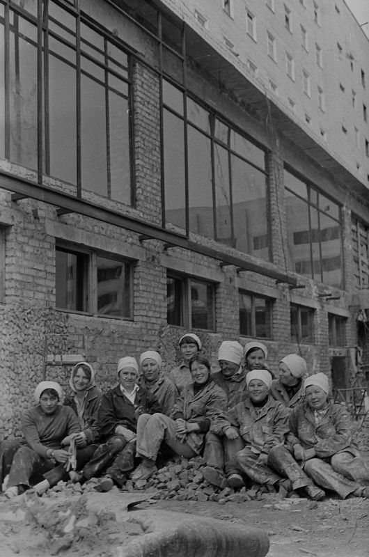 Александр Осипов: На архивных фотографиях Евгения Епанчинцева — рабочие дни на двух стройках Читы начала 1980-х годов Александр Осипов: На архивных фотографиях Евгения Епанчинцева — рабочие дни на двух стройках Читы начала 1980-х годов
