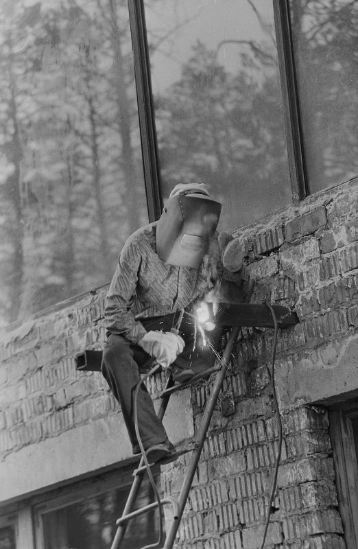 Александр Осипов: На архивных фотографиях Евгения Епанчинцева — рабочие дни на двух стройках Читы начала 1980-х годов Александр Осипов: На архивных фотографиях Евгения Епанчинцева — рабочие дни на двух стройках Читы начала 1980-х годов