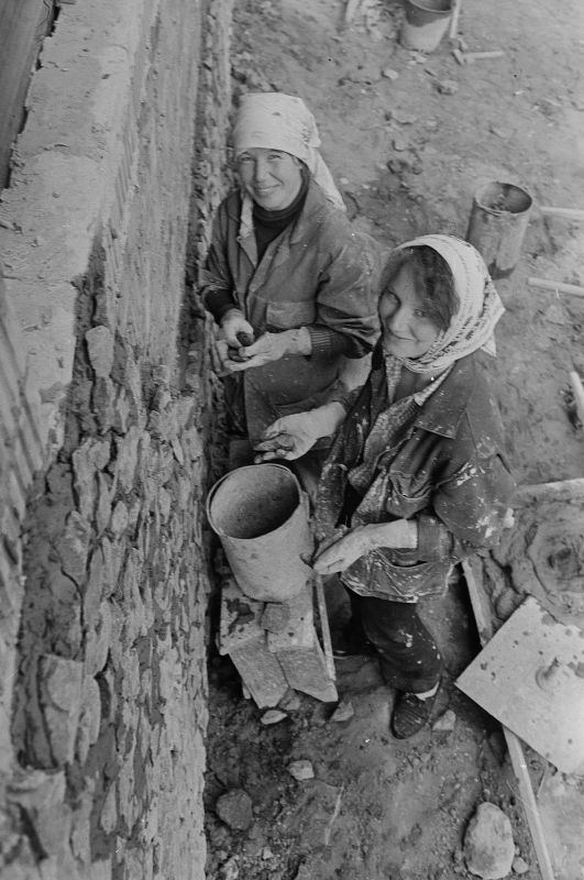 Александр Осипов: На архивных фотографиях Евгения Епанчинцева — рабочие дни на двух стройках Читы начала 1980-х годов Александр Осипов: На архивных фотографиях Евгения Епанчинцева — рабочие дни на двух стройках Читы начала 1980-х годов