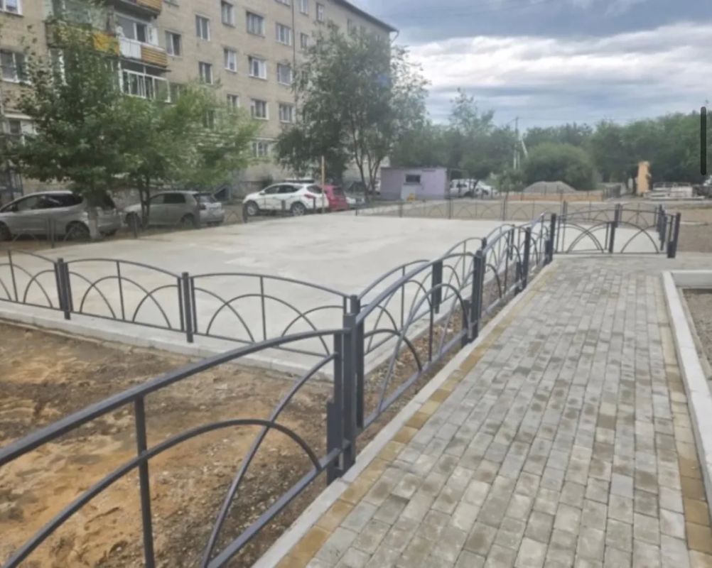 Благоустройство дворовых территорий в рамках регионального проекта «Благоустройство дальневосточных дворов» продолжается в краевом центре Благоустройство дворовых территорий в рамках регионального проекта «Благоустройство дальневосточных дворов» продолжается в краевом центре