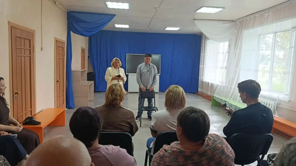 Участник специальной военной операции, Герой России Балдан Цыдыпов посетил Верхнецасучейский социально-реабилитационный центр «Росинка» Участник специальной военной операции, Герой России Балдан Цыдыпов посетил Верхнецасучейский социально-реабилитационный центр «Росинка»