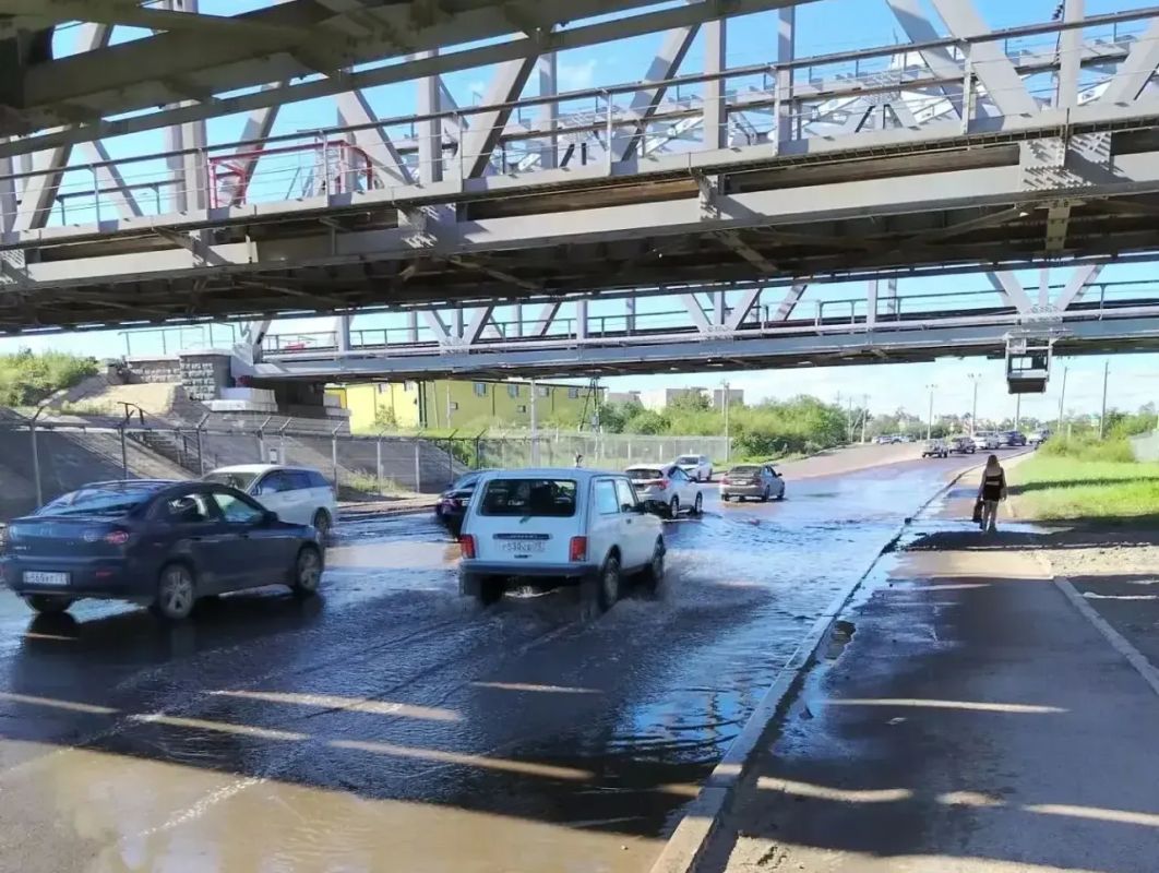 Движение транспорта восстановили под ж/д мостом на улице Лазо в Чите
