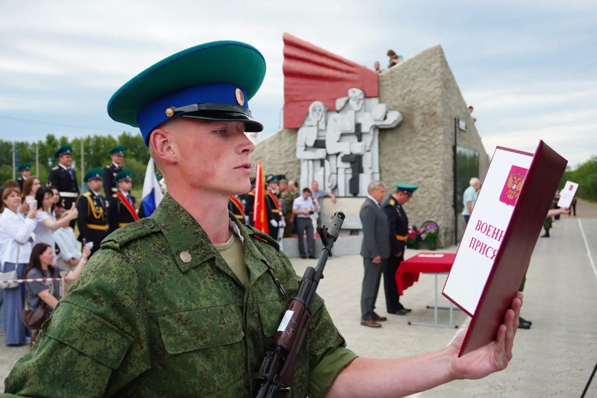 Александр Осипов: Более 250 молодых воинов приняли священную военную присягу на верность нашему Отечеству Александр Осипов: Более 250 молодых воинов приняли священную военную присягу на верность нашему Отечеству