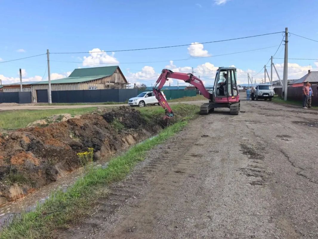 В селе Угдан завершили прорытие канала для отвода воды из озера