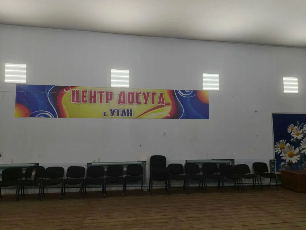 Работники культуры села Утан Чернышевского округа помогают жителям во время паводка Работники культуры села Утан Чернышевского округа помогают жителям во время паводка