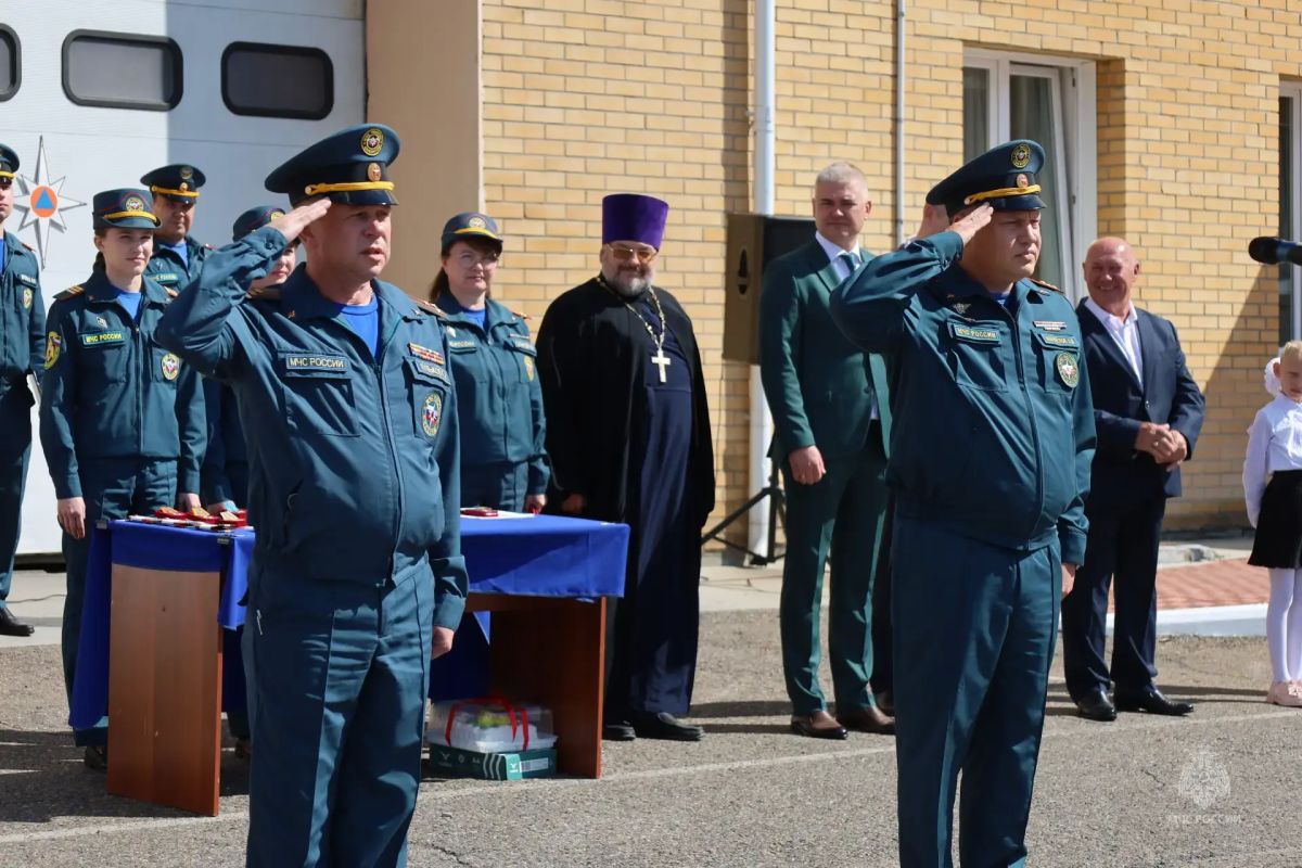 В Главном управлении МЧС России по Забайкальскому краю прошло торжественное построение в честь Дня Государственного флага В Главном управлении МЧС России по Забайкальскому краю прошло торжественное построение в честь Дня Государственного флага