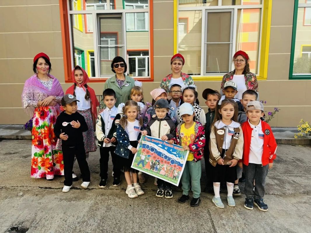 В День Государственного флага Российской Федерации, который отмечается 22 августа, в детских садах Забайкалья состоялись тематические мероприятия В День Государственного флага Российской Федерации, который отмечается 22 августа, в детских садах Забайкалья состоялись тематические мероприятия