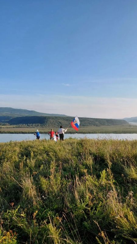 День флага в посёлке Усть-Карск Сретенского округа празднуют сегодня ярко и от души! День флага в посёлке Усть-Карск Сретенского округа празднуют сегодня ярко и от души!