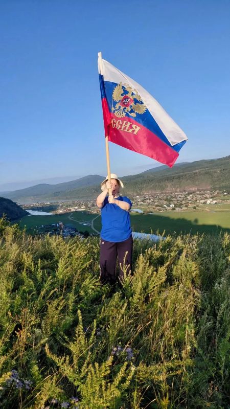 День флага в посёлке Усть-Карск Сретенского округа празднуют сегодня ярко и от души! День флага в посёлке Усть-Карск Сретенского округа празднуют сегодня ярко и от души!