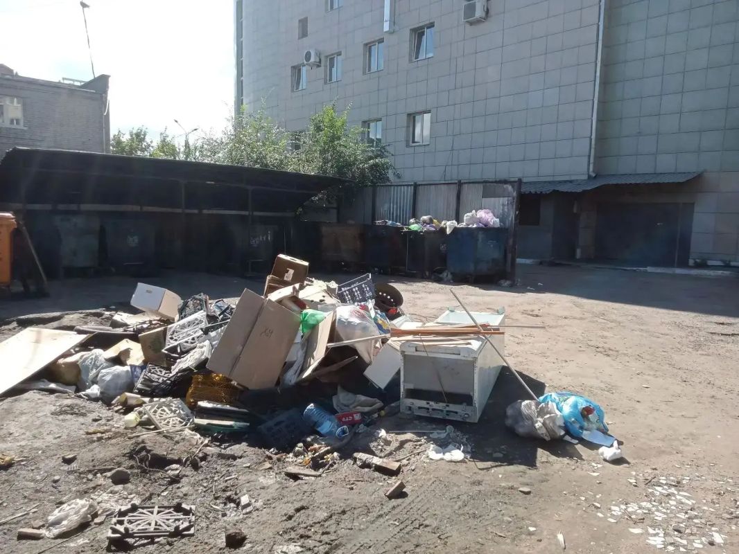 #Эконадзор. Захламление территорий возле контейнерных площадок — на контроле регионального эконадзора Сотрудники отдела экологического надзора провели выездное обследование территории города Читы #Эконадзор. Захламление территорий возле контейнерных площадок — на контроле регионального эконадзора Сотрудники отдела экологического надзора провели выездное обследование территории города Читы