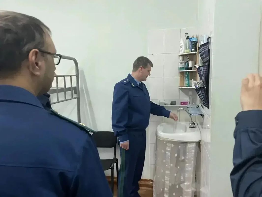 Прокурор Забайкальского края Александр Яновский в ходе рабочей поездки в Краснокаменск проверил исправительную колонию № 10 Прокурор Забайкальского края Александр Яновский в ходе рабочей поездки в Краснокаменск проверил исправительную колонию № 10