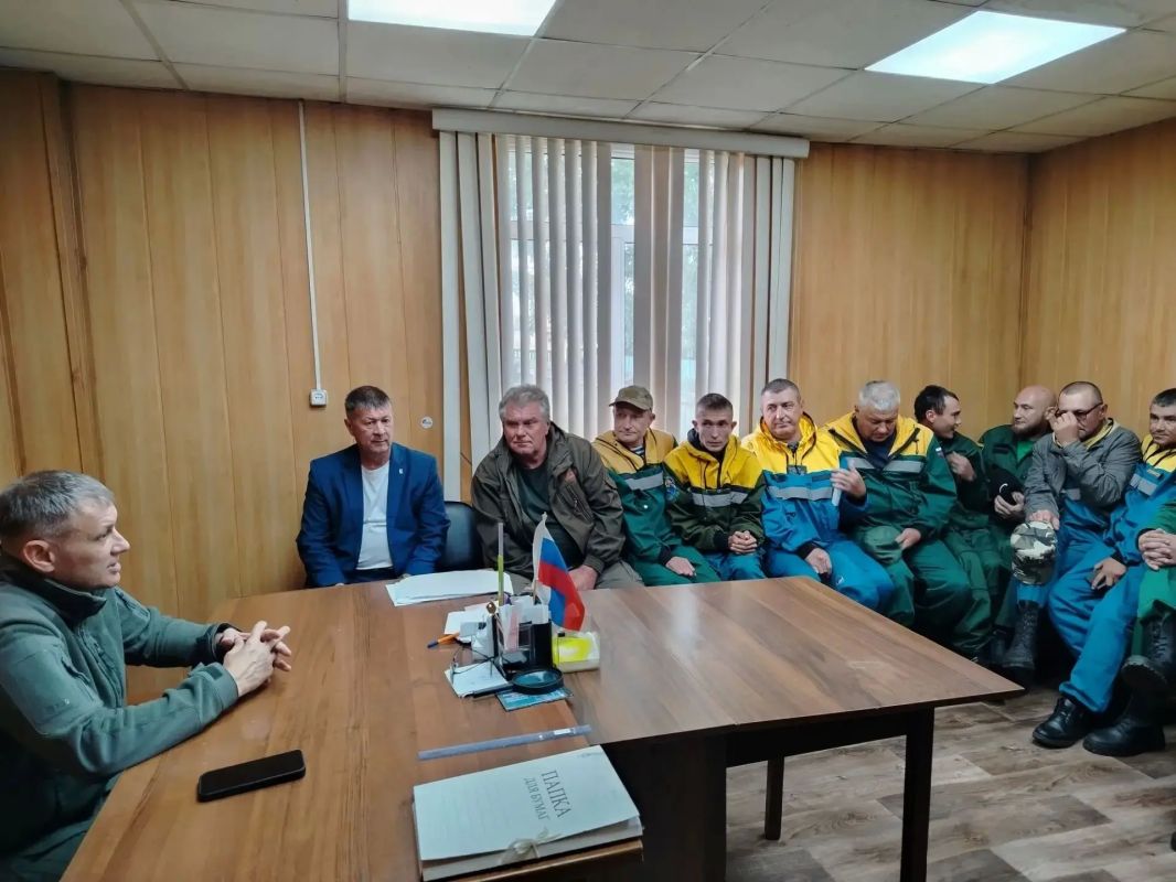 В рамках рабочей поездки по восточным территориям Забайкалья заместитель председателя правительства края Игорь Смирнов и заместитель главного государственного лесного инспектора Забайкальского края Зоригто Дагбаев провели... В рамках рабочей поездки по восточным территориям Забайкалья заместитель председателя правительства края Игорь Смирнов и заместитель главного государственного лесного инспектора Забайкальского края Зоригто Дагбаев провели...