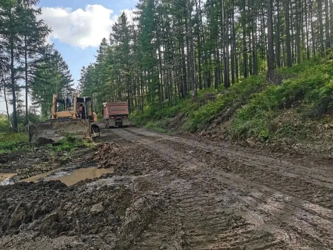 Разбитую дорогу к селу Кактолга восстанавливают в Газ-Заводском округе