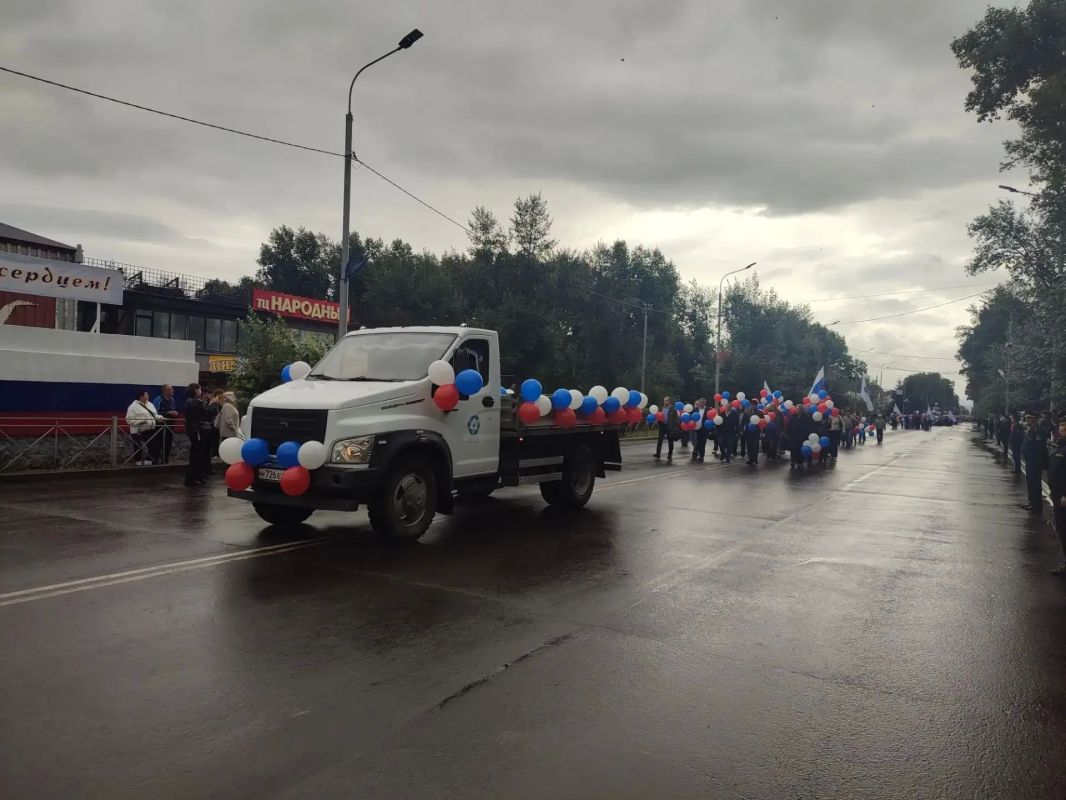 Шествие трудовых коллективов проходит в Краснокаменске в честь Дня города Шествие трудовых коллективов (0+) проходит в Краснокаменске в честь Дня города и Дня шахтёра 29 августа. Участников шествия приветствует губернатор... Шествие трудовых коллективов проходит в Краснокаменске в честь Дня города Шествие трудовых коллективов (0+) проходит в Краснокаменске в честь Дня города и Дня шахтёра 29 августа. Участников шествия приветствует губернатор...