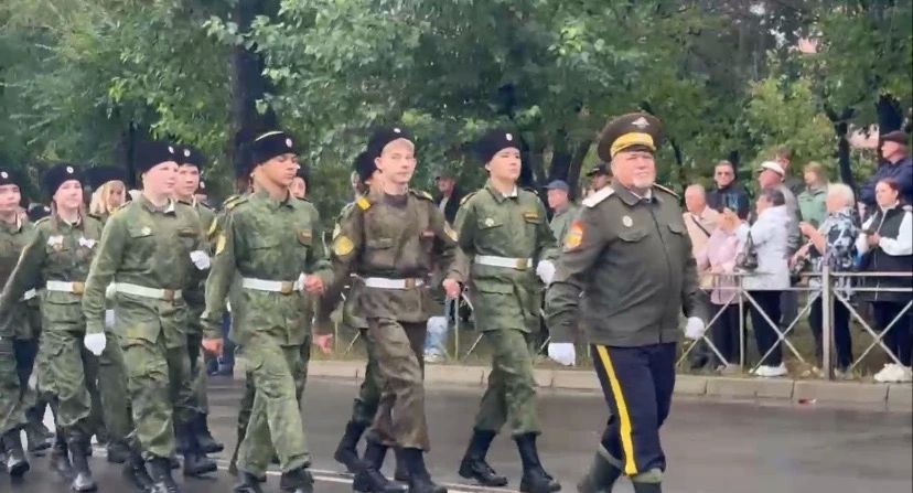 Губернатор Забайкалья приехал в Краснокаменск, чтобы поздравить жителей урановой столицы с Днем шахтера По улицам города прошли колонны рабочих, их родственников, а так же ветеранов отрасли. Александр Осипов поздравил... Губернатор Забайкалья приехал в Краснокаменск, чтобы поздравить жителей урановой столицы с Днем шахтера По улицам города прошли колонны рабочих, их родственников, а так же ветеранов отрасли. Александр Осипов поздравил...