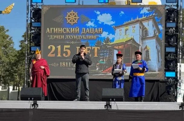 Глава Забайкалья Александр Осипов поздравил Агинский дацан с 215-летием Глава Забайкалья Александр Осипов поздравил Агинский дацан с 215-летием