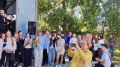После праздничной линейки в Забайкальском краевом училище культуры все её участники встали для праздничного фото