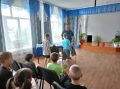 Воспитанников Кыринского социально-реабилитационного центра «Перекрёсток» с Днём знаний поздравили сотрудники пожарно-спасательной части № 23. Пожарные подготовили для ребят подарки: канцелярские наборы и рюкзаки
