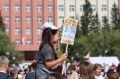 Это было «Первоклассное Забайкалье»: сотни читинских школьников вместе с родителями и классными руководителями собрались после школьных линеек на площади имени Ленина жарким первосентябрьским днём, чтобы весело встретить...