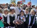 Инна Щеглова: Торжественная линейка в честь Дня знаний, также прошла сегодня в лицее № 54 имени Маршала Советского Союза Г. К. Жукова, расположенном в поселке Текстильщиков