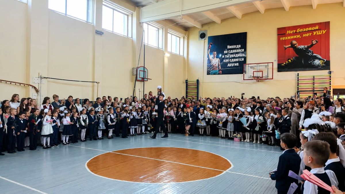 Первый звонок — начало нового пути Сегодня, 1 сентября, и. о. министра природных ресурсов и экологии Забайкальского края Андрей Кондратьев принял участие в торжественной линейке школы № 2 города Читы и поздравил ребят с Днём... Первый звонок — начало нового пути Сегодня, 1 сентября, и. о. министра природных ресурсов и экологии Забайкальского края Андрей Кондратьев принял участие в торжественной линейке школы № 2 города Читы и поздравил ребят с Днём...