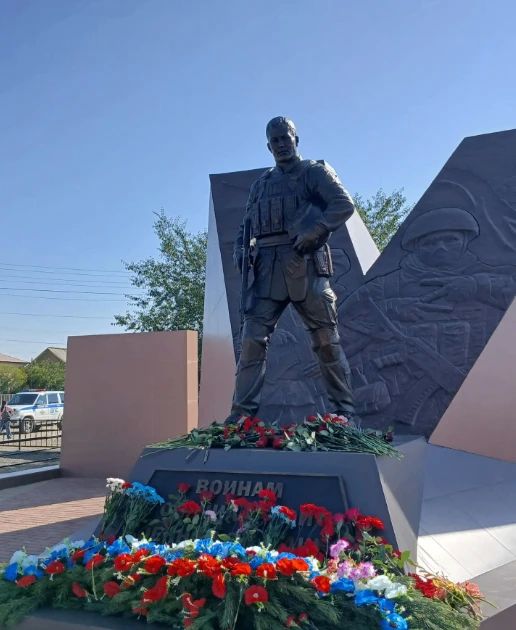 С памятным событием дульдургинцев, участников СВО, членов их семей и всех собравшихся поздравил Герой России Балдан Цыдыпов С памятным событием дульдургинцев, участников СВО, членов их семей и всех собравшихся поздравил Герой России Балдан Цыдыпов