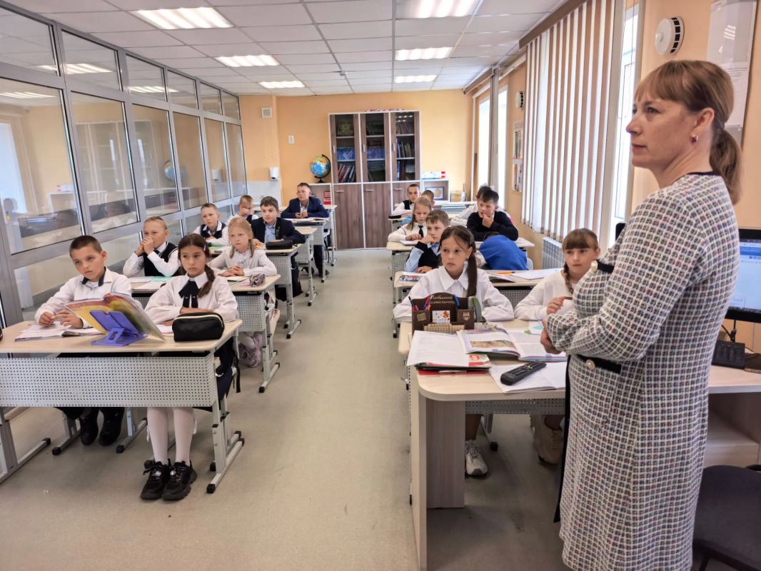 Министр сельского хозяйства Забайкалья Альбина Корешкова в ходе рабочей поездки по Читинскому округу побывала в агрошколе села Беклемишево Министр сельского хозяйства Забайкалья Альбина Корешкова в ходе рабочей поездки по Читинскому округу побывала в агрошколе села Беклемишево