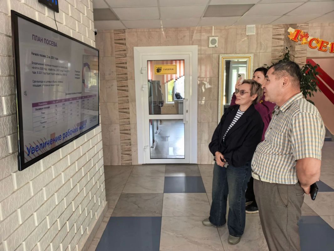 Министр сельского хозяйства Забайкалья Альбина Корешкова в ходе рабочей поездки по Читинскому округу побывала в агрошколе села Беклемишево Министр сельского хозяйства Забайкалья Альбина Корешкова в ходе рабочей поездки по Читинскому округу побывала в агрошколе села Беклемишево