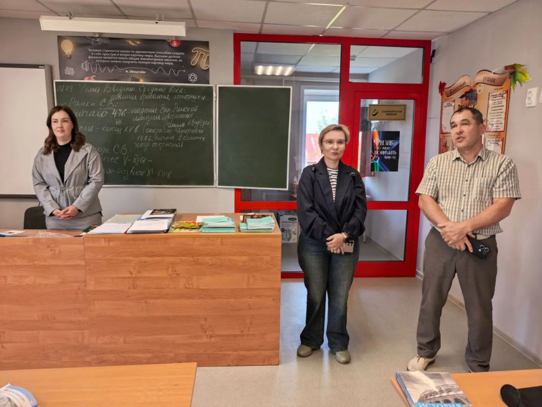 Министр сельского хозяйства Забайкалья Альбина Корешкова в ходе рабочей поездки по Читинскому округу побывала в агрошколе села Беклемишево Министр сельского хозяйства Забайкалья Альбина Корешкова в ходе рабочей поездки по Читинскому округу побывала в агрошколе села Беклемишево