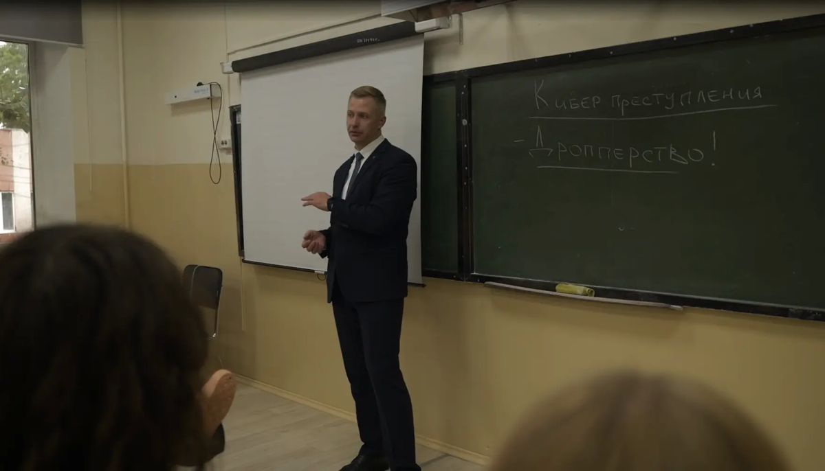 Ветеран СВО учит школьников Забайкалья кибер-безопасности, оказании первой помощи и полезным навыкам Ветеран СВО учит школьников Забайкалья кибер-безопасности, оказании первой помощи и полезным навыкам