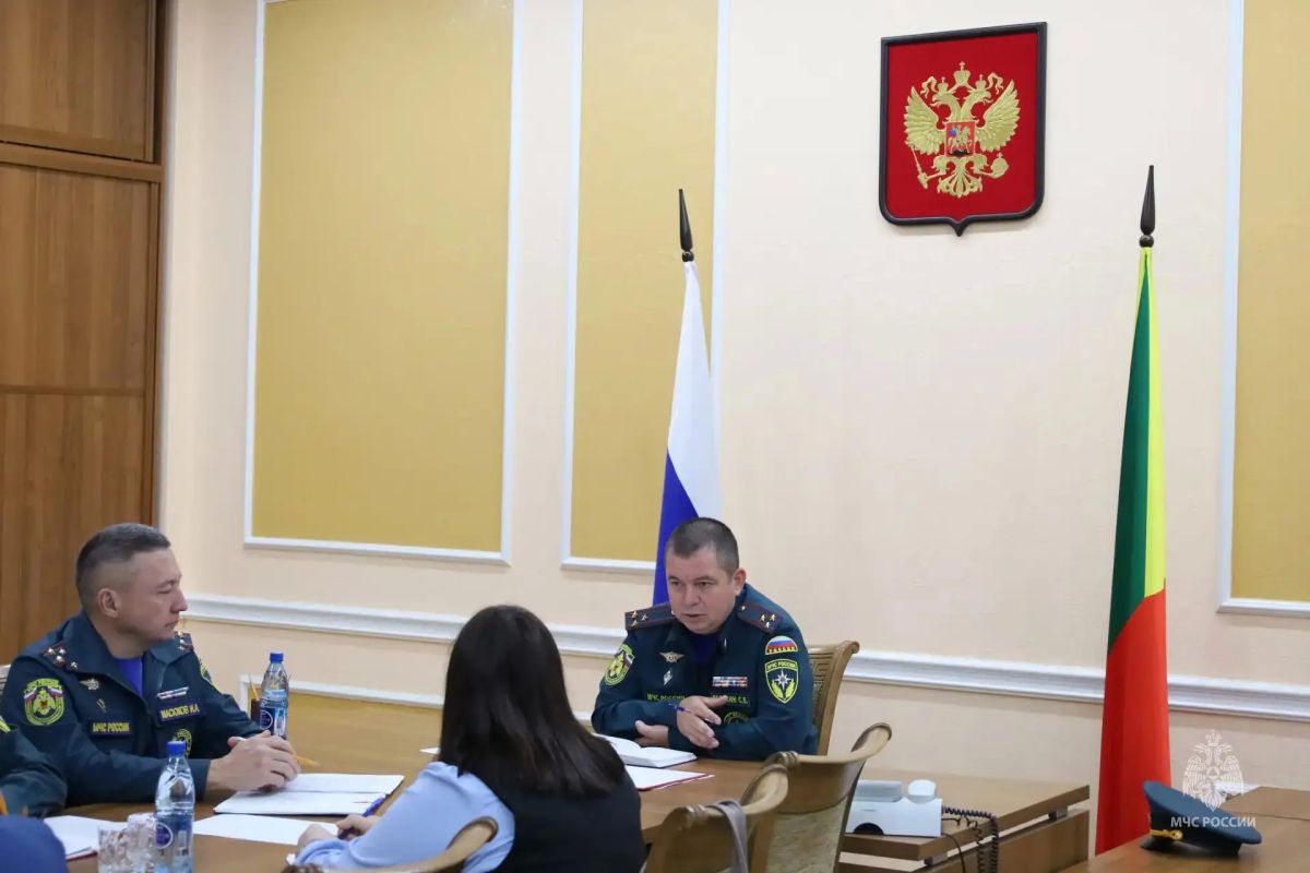 Начальник Главного управления МЧС России по Забайкальскому краю провёл личный приём граждан в приёмной Президента РФ Начальник Главного управления МЧС России по Забайкальскому краю провёл личный приём граждан в приёмной Президента РФ