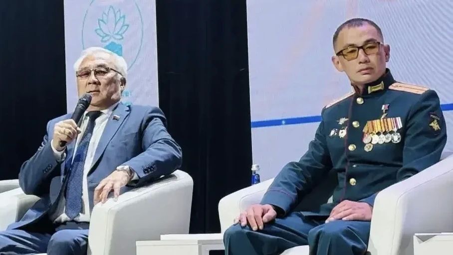 Сенатор РФ Баир Жамсуев: Я верю, что семья образовавшаяся на форуме будет счастлива Сенатор РФ Баир Жамсуев: Я верю, что семья образовавшаяся на форуме будет счастлива