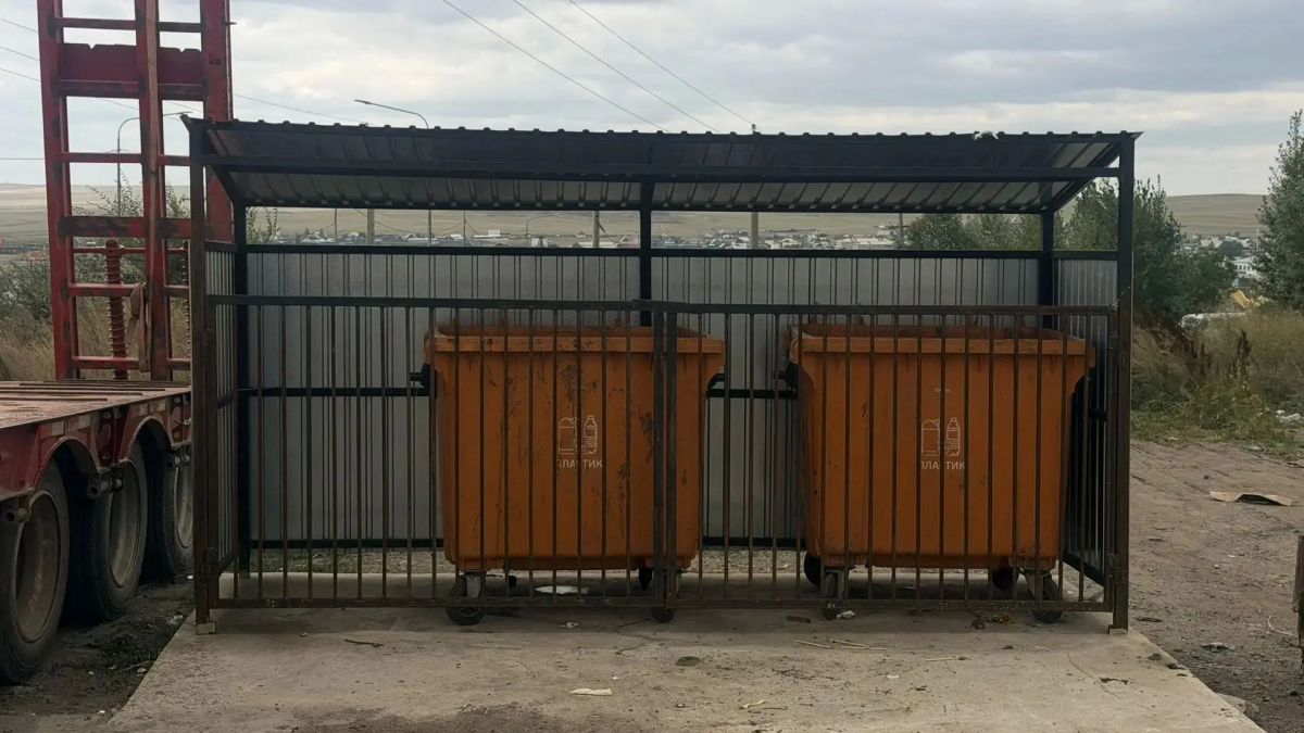 #экодело. Жители пяти улиц Забайкальска могут пользоваться новыми контейнерными площадками В 2026 году в Забайкальском округе построили 3 новые и реконструировали 3 существующие контейнерные площадки #экодело. Жители пяти улиц Забайкальска могут пользоваться новыми контейнерными площадками В 2026 году в Забайкальском округе построили 3 новые и реконструировали 3 существующие контейнерные площадки