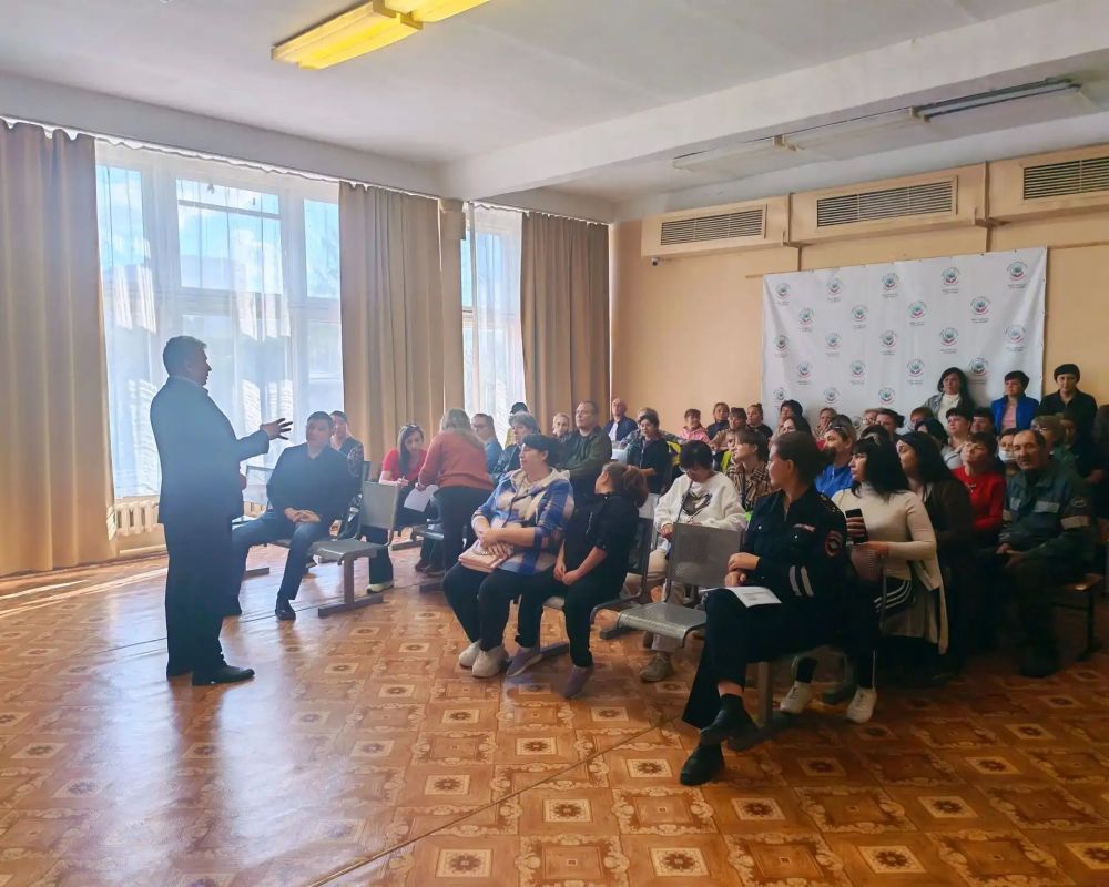 Буянто Батомункуев встретился с родителями учеников коррекционной школы №10 Краснокаменска Буянто Батомункуев встретился с родителями учеников коррекционной школы №10 Краснокаменска