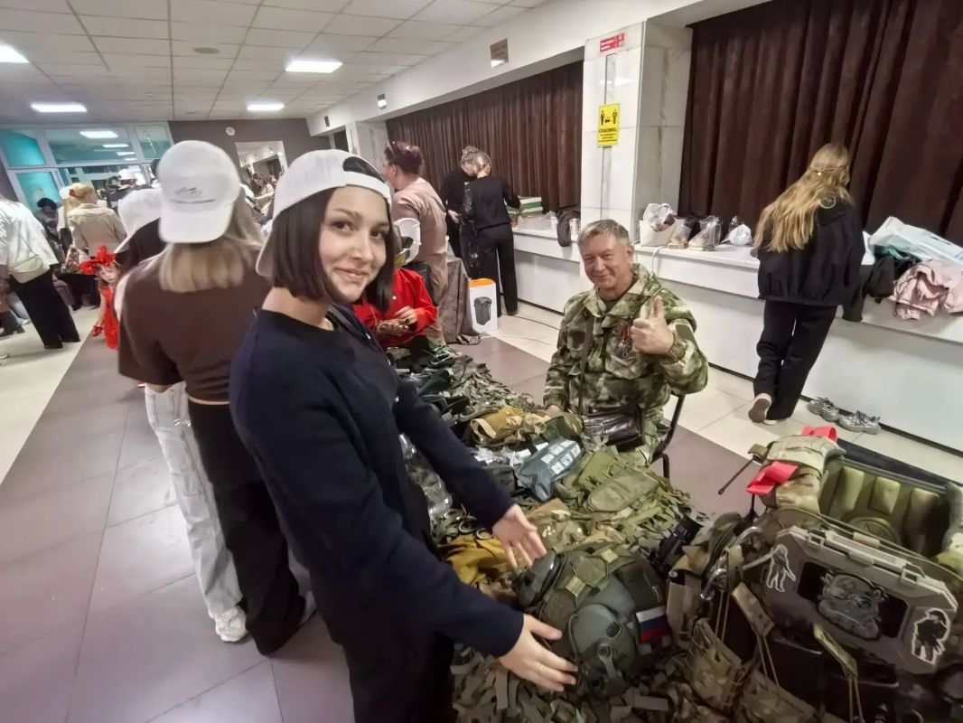 В филармонии ветераны СВО показали образцы вооружения и обучили тактической медицине