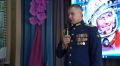Лётчик-истребитель из Забайкалья крепит на приборную панель самолёта фото своей семьи