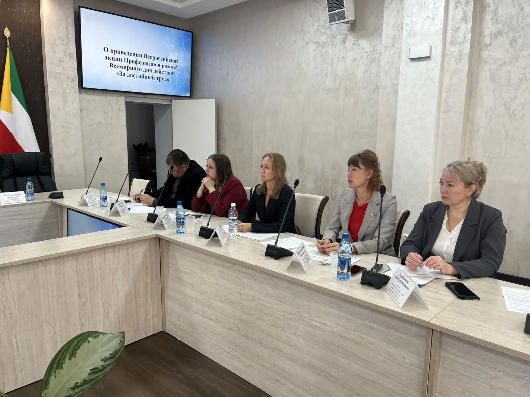 Состоялось заседание трехсторонней комиссии по вопросам регулирования социально-трудовых отношений Состоялось заседание трехсторонней комиссии по вопросам регулирования социально-трудовых отношений