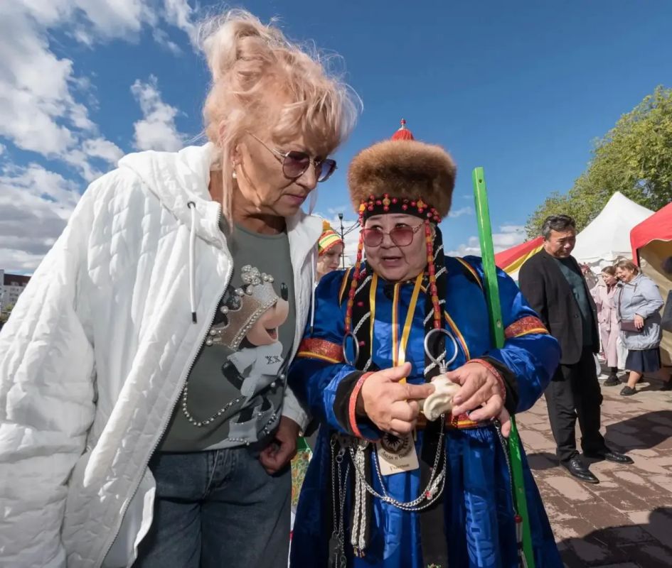 Пекарню с ароматными булочками и кузницу в свой объектив поймал фотограф Евгений Галуза во второй день фестиваля «Люди и солнце» в Чите Пекарню с ароматными булочками и кузницу в свой объектив поймал фотограф Евгений Галуза во второй день фестиваля «Люди и солнце» в Чите