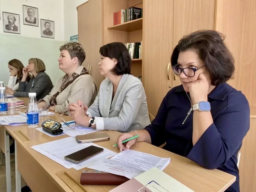 Учить, вдохновлять, открывать новые возможности: продолжается конкурс на соискание Премии Мэра города Читы «Педагогическое призвание — 2026»! Учить, вдохновлять, открывать новые возможности: продолжается конкурс на соискание Премии Мэра города Читы «Педагогическое призвание — 2026»!