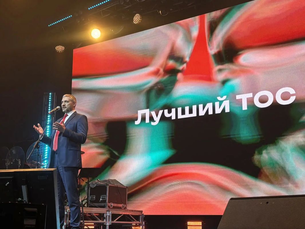 Губернатор Забайкалья наградил лидеров ТОС Во время церемонии вручения Народной премии Чита.Ру глава Забайкалья Александр Осипов поздравил общественников, которые с помощью конкурса ТОСов развивают малую Родину Губернатор Забайкалья наградил лидеров ТОС Во время церемонии вручения Народной премии Чита.Ру глава Забайкалья Александр Осипов поздравил общественников, которые с помощью конкурса ТОСов развивают малую Родину