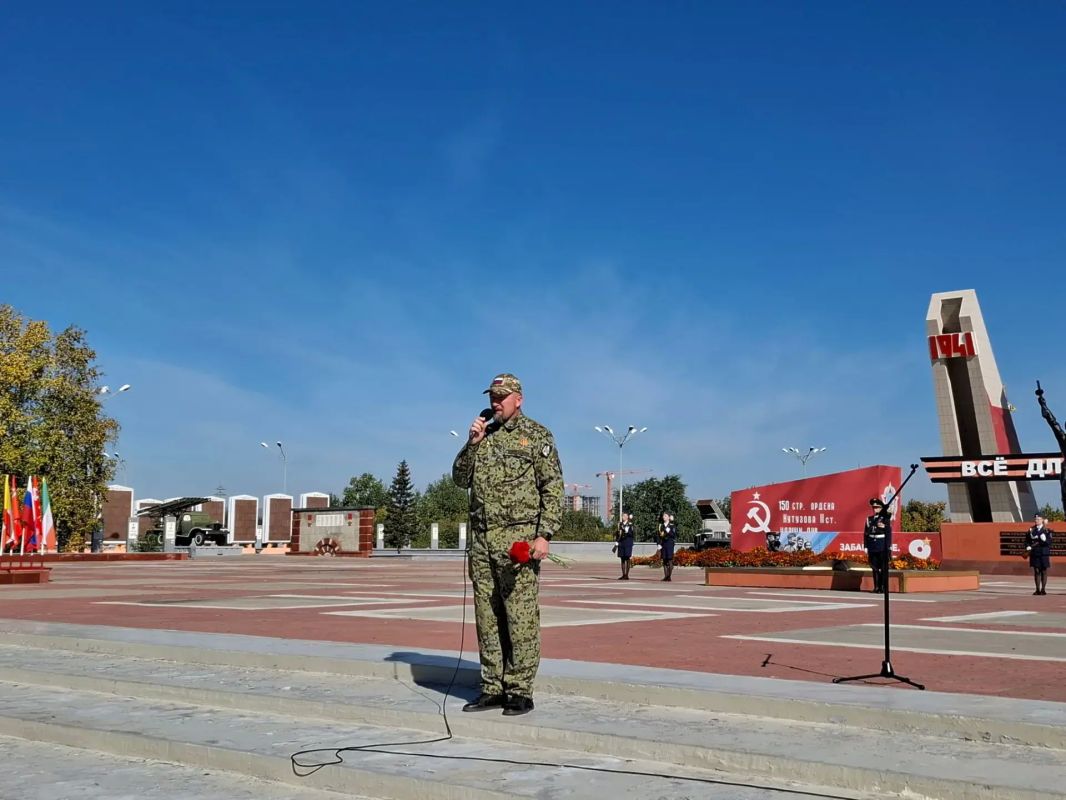 В Чите на Мемориале «Боевая и трудовая слава забайкальцев» состоялась торжественная церемония, посвящённая Дню создания Забайкальского фронта В Чите на Мемориале «Боевая и трудовая слава забайкальцев» состоялась торжественная церемония, посвящённая Дню создания Забайкальского фронта