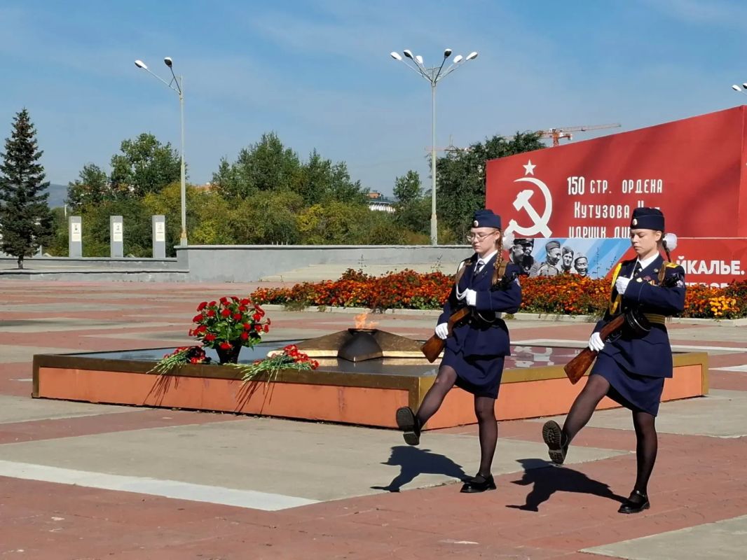 В Чите на Мемориале «Боевая и трудовая слава забайкальцев» состоялась торжественная церемония, посвящённая Дню создания Забайкальского фронта В Чите на Мемориале «Боевая и трудовая слава забайкальцев» состоялась торжественная церемония, посвящённая Дню создания Забайкальского фронта