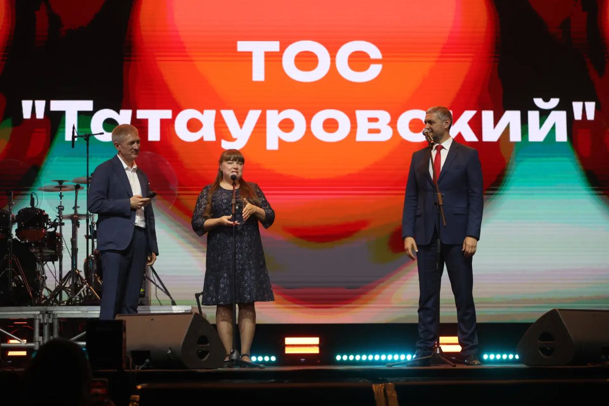 Губернатор Забайкалья наградил лидеров ТОС Во время церемонии вручения Народной премии Чита.Ру глава Забайкалья Александр Осипов поздравил общественников, которые с помощью конкурса ТОСов развивают малую Родину Губернатор Забайкалья наградил лидеров ТОС Во время церемонии вручения Народной премии Чита.Ру глава Забайкалья Александр Осипов поздравил общественников, которые с помощью конкурса ТОСов развивают малую Родину