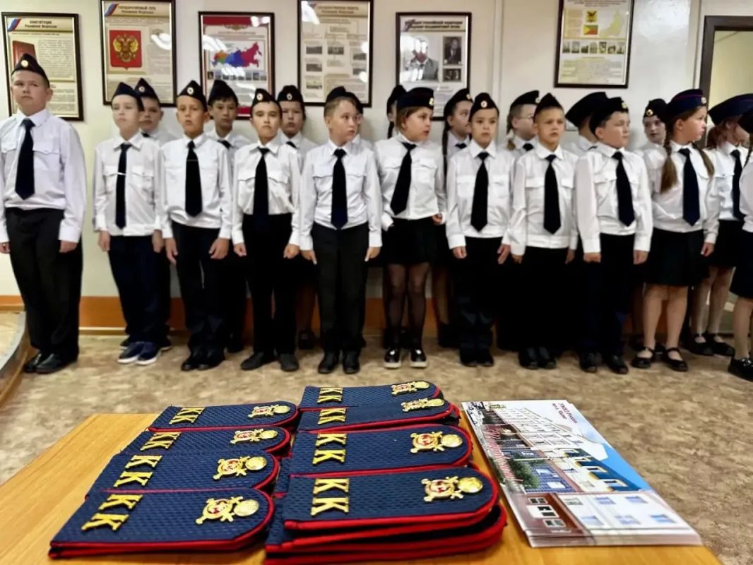 В Чите школьники дали клятву на верность закону В Чите школьники дали клятву на верность закону