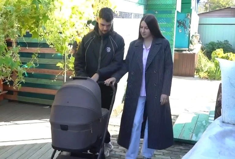 Семья студентов из Читы получила 1,6 млн рублей субсидии на покупку жилья Семья студентов из Читы получила 1,6 млн рублей субсидии на покупку жилья