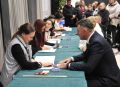 В первый день выборов депутатов Государственной Думы Председатель Думы Читы Евгений Ярилов проголосовал на избирательном участке в ДК Железнодорожников сразу после его открытия