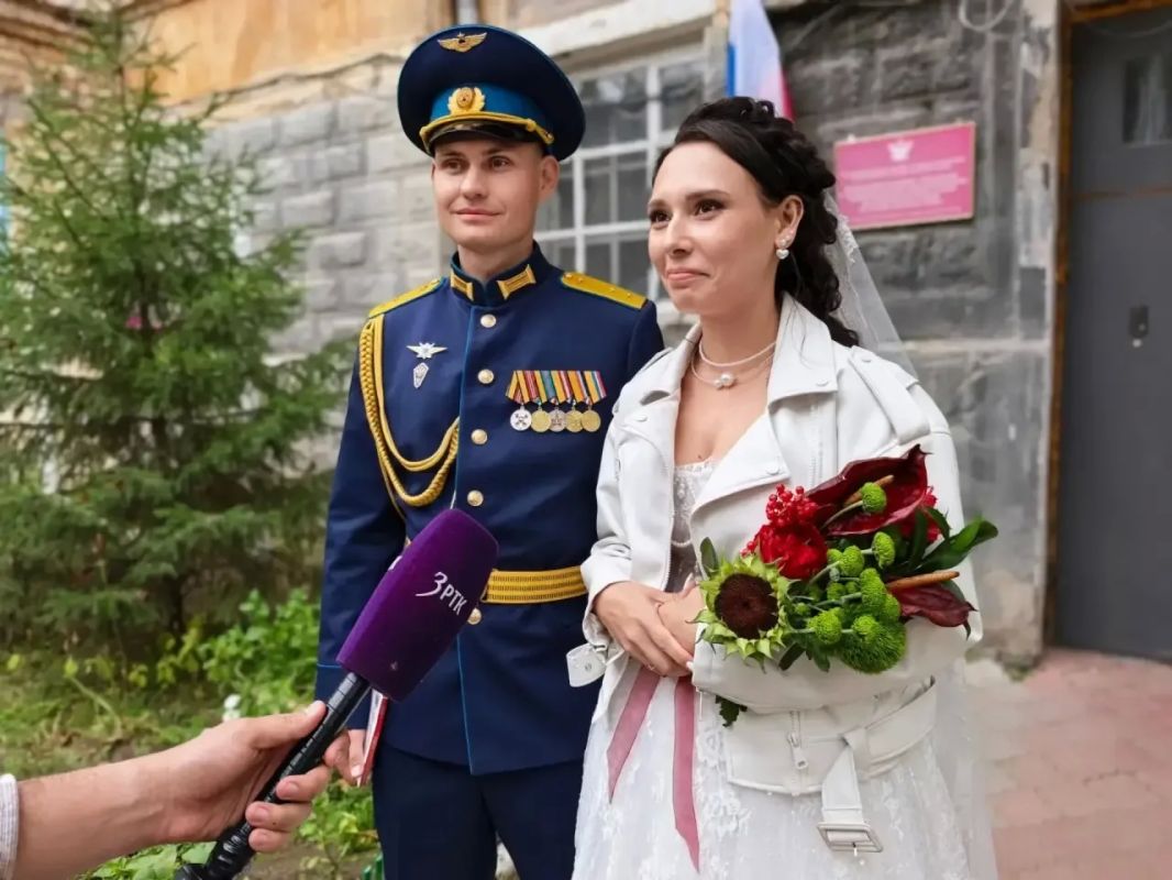 Молодожены Теслевы: даже в такой день можно найти время для выборов! Молодожены Теслевы: даже в такой день можно найти время для выборов!